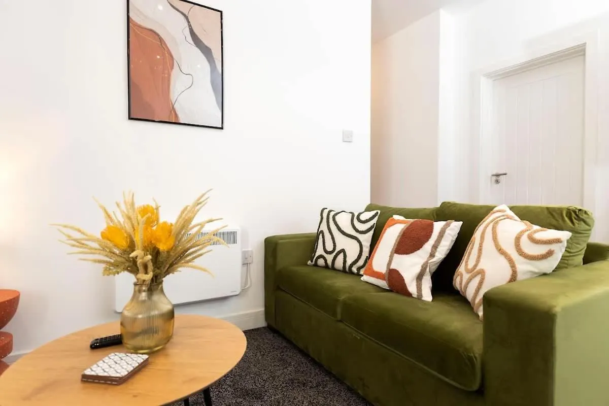 Contractor-Friendly 4-Bed 2-Bath Apartment, Fast Wifi, Central Redcar Appartement