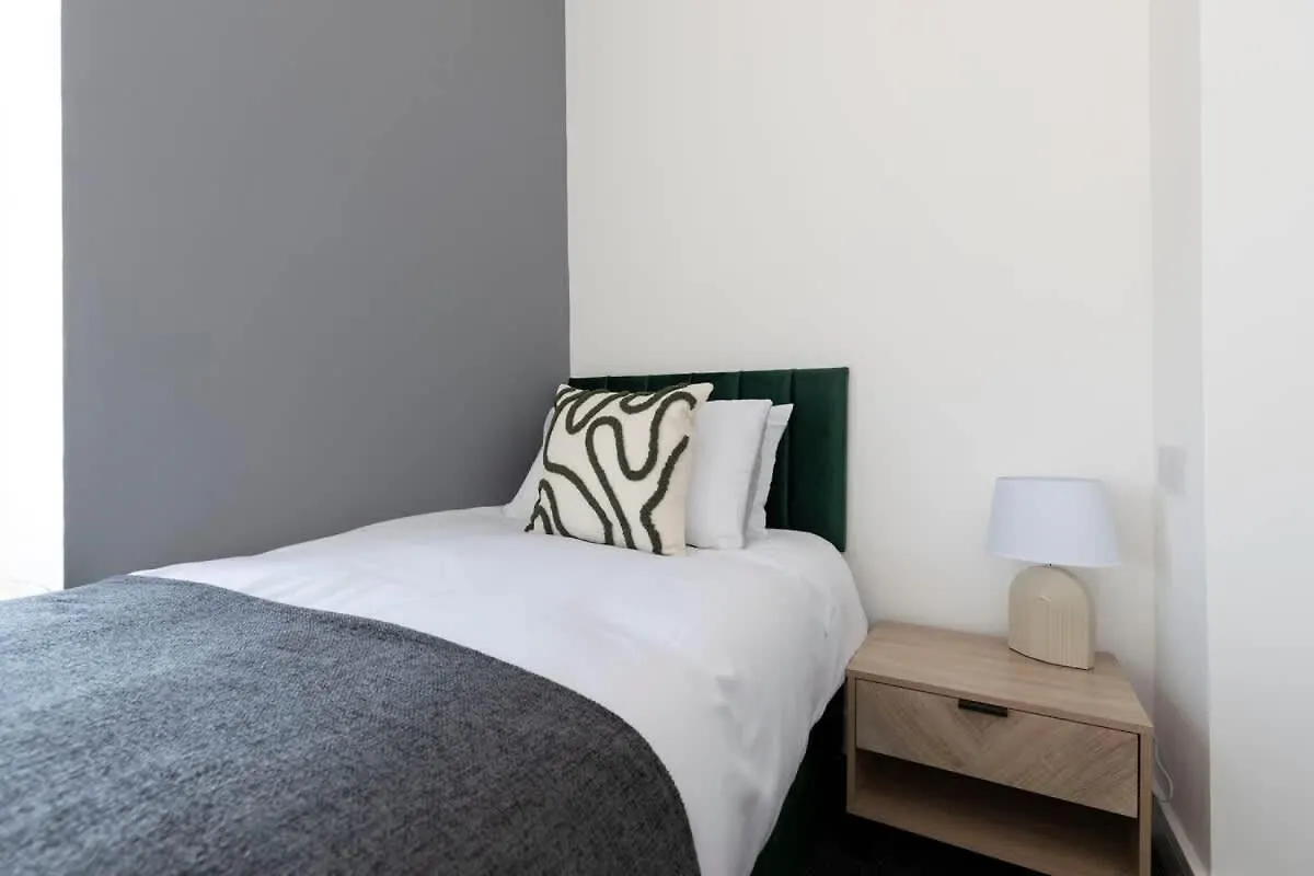 Contractor-Friendly 4-Bed 2-Bath Apartment, Fast Wifi, Central Redcar 0*,  Verenigd Koninkrijk
